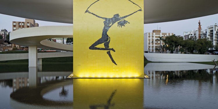 MON fará visitas guiadas pelas exposições nas quatro sextas-feiras de setembro