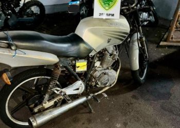PMPR recupera motocicleta furtada e prende homem por receptação