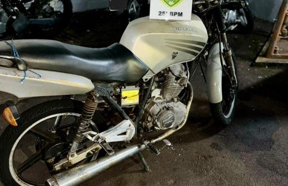 PMPR recupera motocicleta furtada e prende homem por receptação