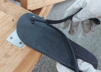 Detentos produzem mais de mil pares de chinelos por mês na Penitenciária de Foz do Iguaçu