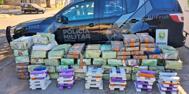PMPR apreende 1 tonelada de maconha em Tapira: prejuízo ao crime é de R$ 2 milhões