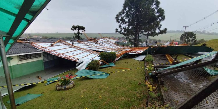 Defesa Civil atende municípios atingidos pelos temporais; ventos chegaram a 121 km/h