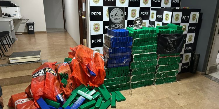 PCPR e PMPR localizam 589 quilos de maconha transportada em caminhão no Norte do Estado