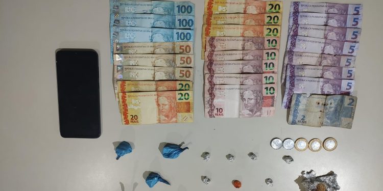 PMPR prende mulher com drogas escondidas