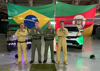 Militares do Paraná recebem medalhas por salvamentos no Rio Grande do Sul em 2024