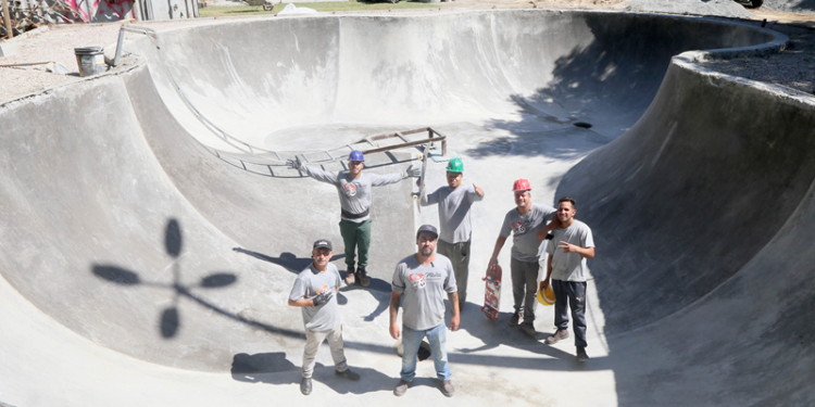 Prefeitura de Curitiba constrói pista pública de skate inspirada em bowl lendário da Califórnia