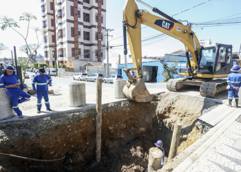 Prefeitura atua emergencialmente para conter erosão de grande porte no Capão Raso