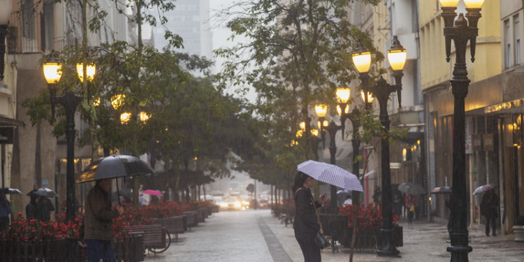 Curitiba registrou chuva em 40% dos dias deste ano