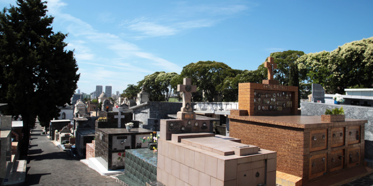 Veja quais são os prazos para limpeza e reparos de túmulos nos cemitérios municipais