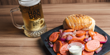 Oktoberfest do Mercado Municipal começa nesta quinta-feira com cardápio especial inspirado na culinária alemã