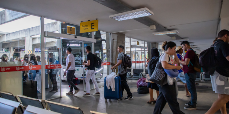 Rodoviária prevê 21 mil embarques para o feriado de Finados