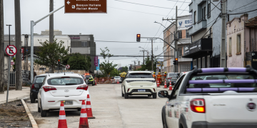 Cruzamento da Rosa Saporski com Manoel Ribas é liberado para o trânsito e melhora fluxo nas Mercês