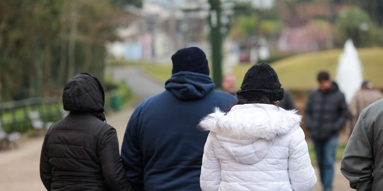 Após temporais, chuva dá trégua e volta na quinta; Curitiba tem recorde de frio em outubro