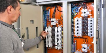 Corpo de Bombeiros alerta para riscos de choques elétricos e orienta sobre segurança