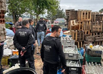 PCPR destrói 300 mil garrafas em operação contra bebidas irregulares em Curitiba e RMC