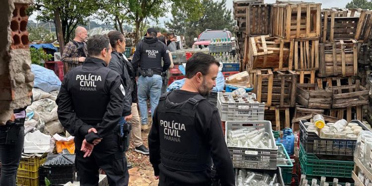 PCPR destrói 300 mil garrafas em operação contra bebidas irregulares em Curitiba e RMC