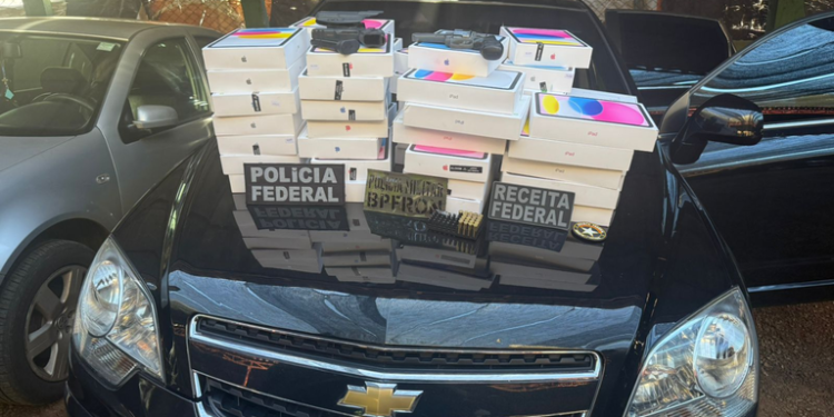 PF, Receita Federal e PM prendem duas pessoas e apreendem veiculo com mercadorias descaminhadas em Foz do Iguaçu/PR