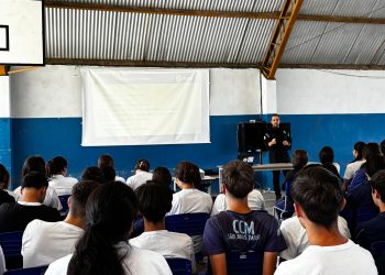 Polícia Civil leva palestra orientativa para estudantes de Colégio Cívico-Militar no Paraná