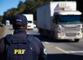 PRF apreende quase 2 toneladas de maconha, 600 garrafas de vinho e celulares no Paraná