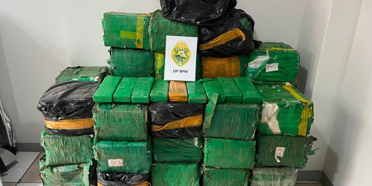 Polícia Militar apreende mais de uma tonelada de maconha no Paraná