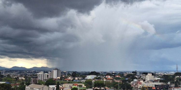 Volume de chuva em outubro já ultrapassou a média do mês em quatro estações do Simepar