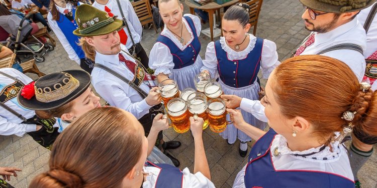 Essen Biergarten traz o clima de Oktoberfest para Curitiba durante todo o mês de outubro