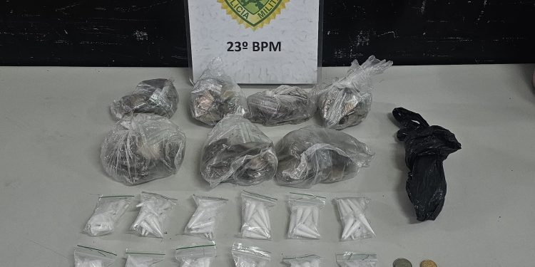 Polícia Militar prende homem por tráfico de drogas na Vila Sandra, em Curitiba