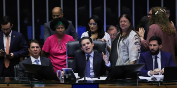 Câmara dos Deputados aprova licença menstrual de até 2 dias