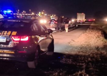 Motorista de carro tira a vida de motociclista em colisão traseira e foge sem prestar socorro