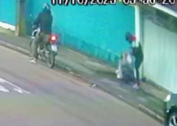 Mulher é jogada no chão em assalto no bairro Boqueirão em Curitiba