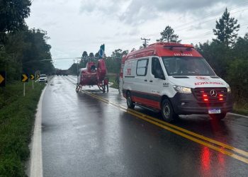 Idoso é sequestrado em carro, porém criminoso bate veículo e morre