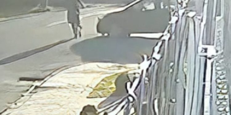 Mulher em bicicleta fica ferida em cruzamento marcado por acidentes em Curitiba, veja os vídeos