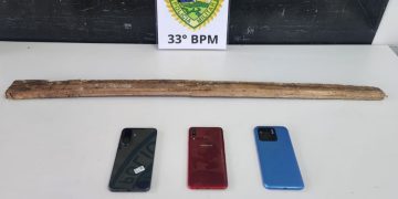 Criminosos agridem vítima com pedaço de pau em assalto no centro de Curitiba e são presos pela PM