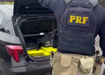 PRF apreende mais de 300 quilos de maconha após acompanhamento tático em alta velocidade na BR-277