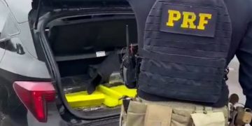 PRF apreende mais de 300 quilos de maconha após acompanhamento tático em alta velocidade na BR-277