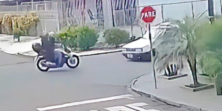 Câmera registra colisão frontal no Sítio Cercado