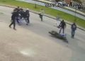 Homem em moto intimida e chama torcida organizada e leva surra em Curitiba
