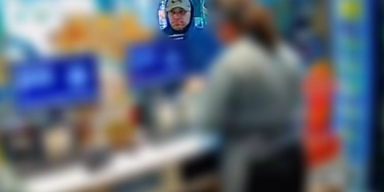 Criminoso anuncia assalto e leva dinheiro de posto em Curitiba