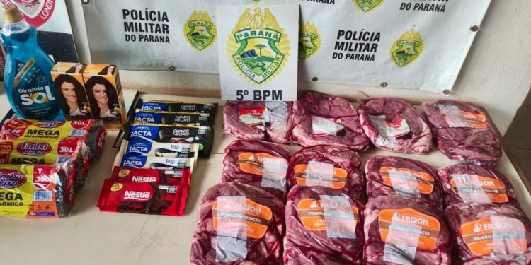 Mulher é detida após furtar picanha e chocolate em mercado
