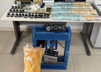 RONE detém mulher e apreende drogas no Tatuquara