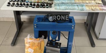 RONE detém mulher e apreende drogas no Tatuquara