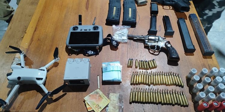 Polícia Militar prende trio e apreende armas com “piratas do asfalto”