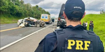 Colisão traseira deixa duas vítimas fatais na BR-277