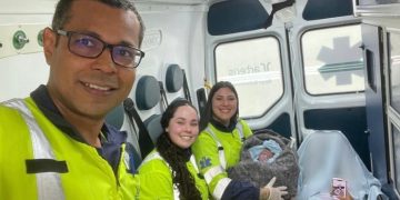 Socorristas da Arteris Régis Bittencourt realizam parto às margens da BR-116, em Campina Grande do Sul