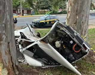 Homem morre após perder controle do carro e ser ejetado em acidente em Apucarana