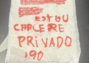 Mulher pede socorro em bilhete de papel higiênico e homem é preso em SC