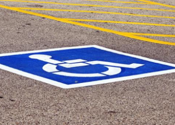 Câmara dos Deputados aprova aumento no valor da multa para quem estacionar em vaga reservada a pessoa com deficiência