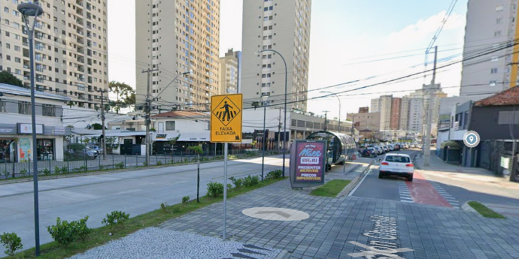 Estação-tubo José Clementino Bettega, na Avenida Winston Churchill, é interditada temporariamente