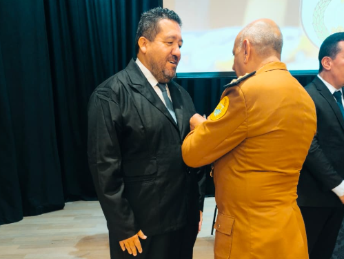 Polícia Militar celebra 15 anos do 1º CRPM com homenagens e entrega de medalhas em Curitiba