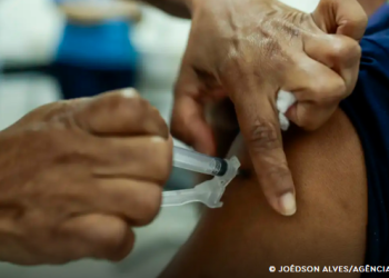 Governo lança campanha para vacinar crianças e jovens até 15 anos